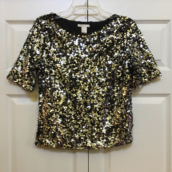 🆕BRAND NEW-SILVER SEQUINED TOP YOU WILL LOVE. - Picture 3 of 5